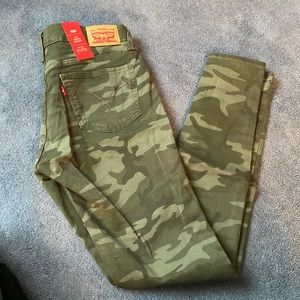 LEVIS • 535 Super Skinny